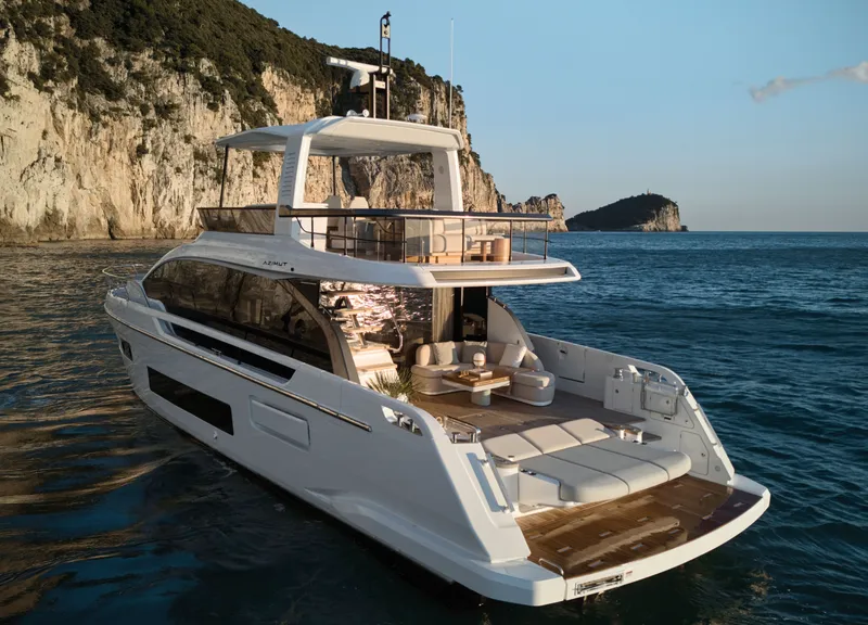 Slide: The Image of Azimut 62 FLY 2026 - 11