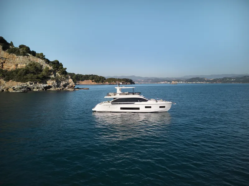 Slide: The Image of Azimut 62 FLY 2026 - 2