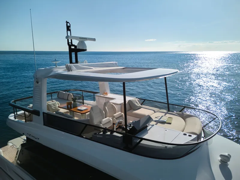 Slide: The Image of Azimut 62 FLY 2026 - 34