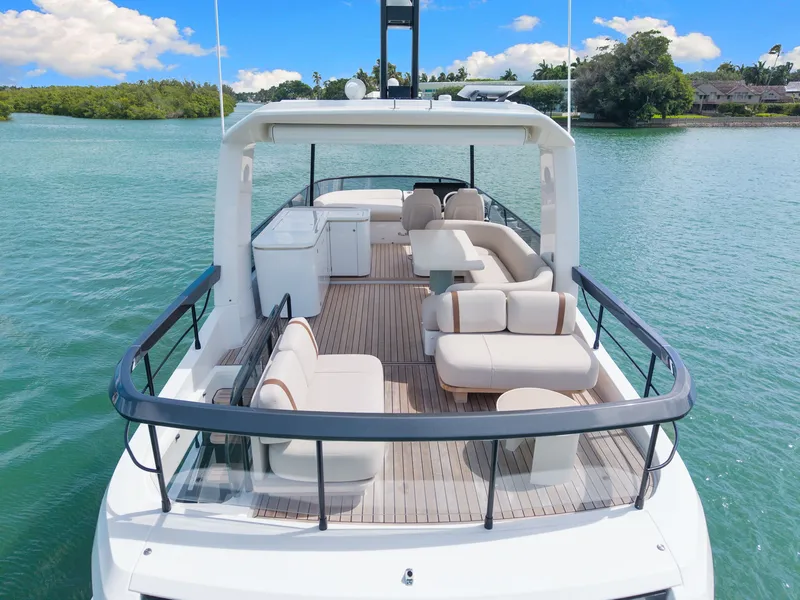 Slide: The Image of Azimut FLY 62 2026 - 11