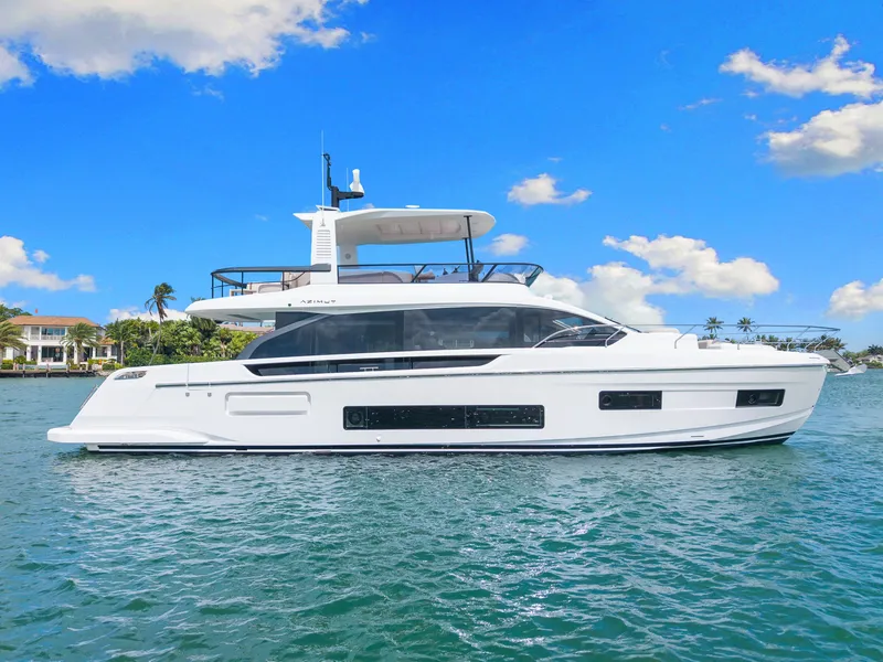 Slide: The Image of Azimut FLY 62 2026 - 14
