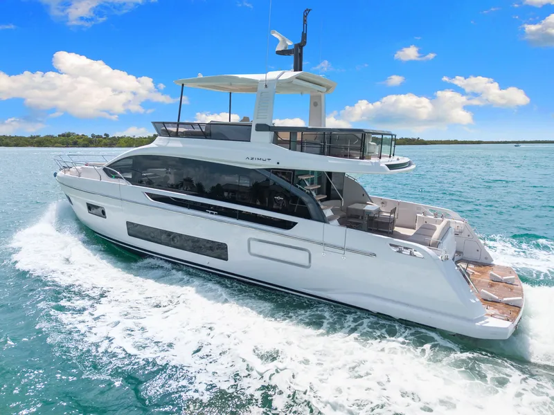 Slide: The Image of Azimut FLY 62 2026 - 17