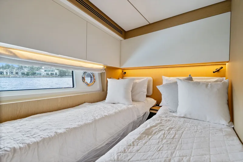 Slide: The Image of Azimut FLY 62 2026 - 24