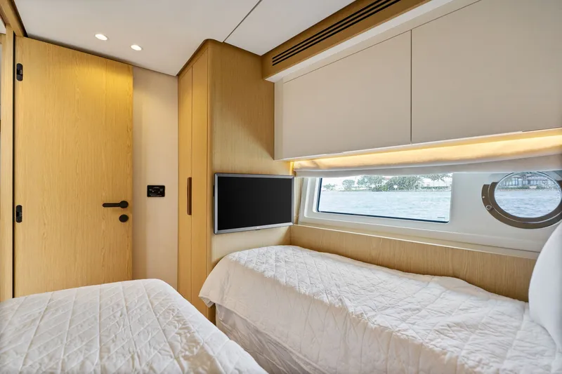 Slide: The Image of Azimut FLY 62 2026 - 25