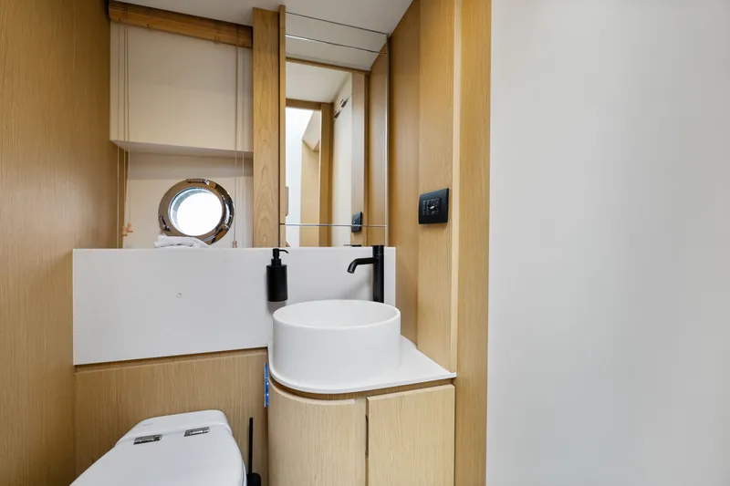 Slide: The Image of Azimut FLY 62 2026 - 26