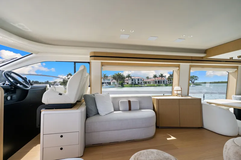 Slide: The Image of Azimut FLY 62 2026 - 33