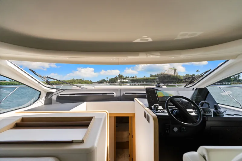 Slide: The Image of Azimut FLY 62 2026 - 38