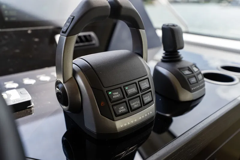 Slide: The Image of Azimut FLY 62 2026 - 41