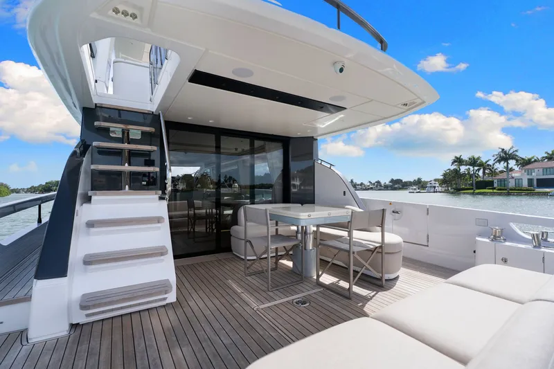 Slide: The Image of Azimut FLY 62 2026 - 46