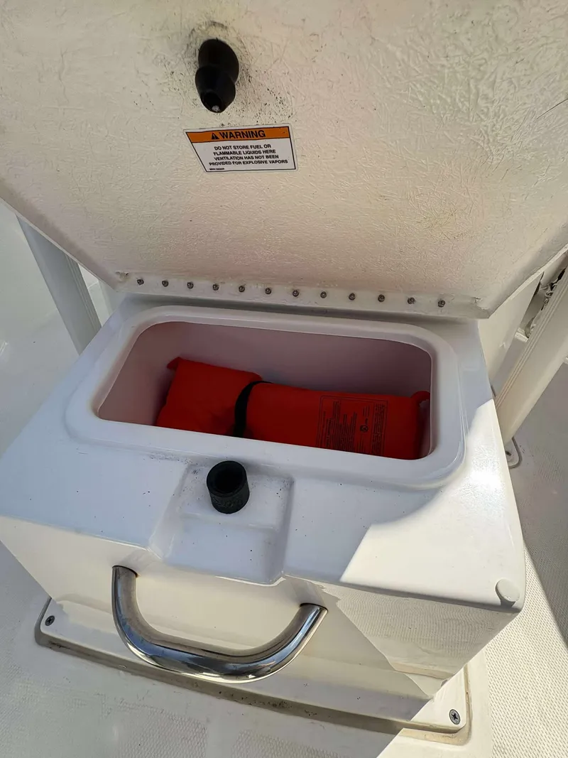 Slide: The Image of Bayliner T20CC 2022 - 18
