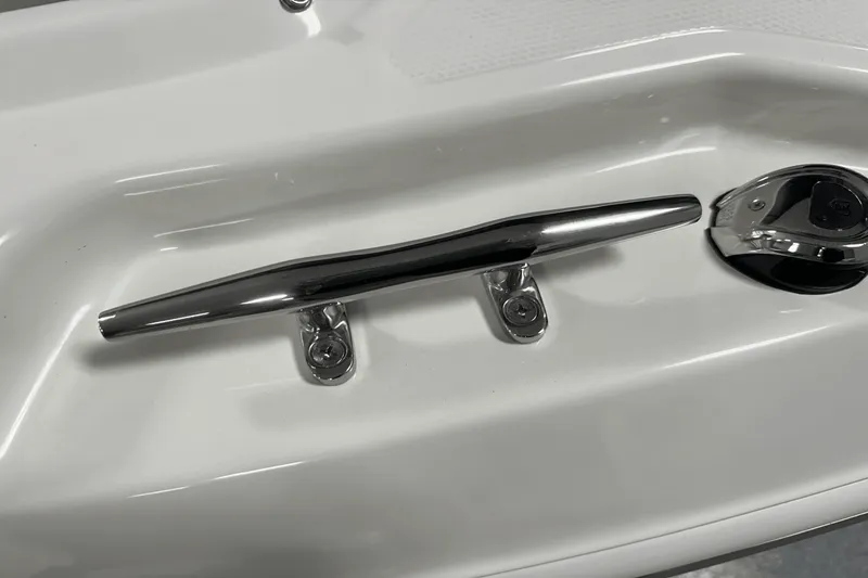 Slide: The Image of Boston Whaler 240 Vantage 2025 - 107