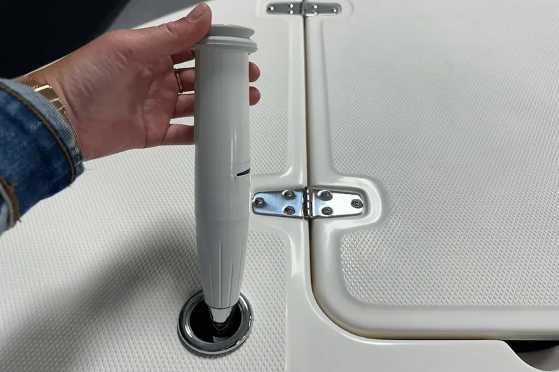 Slide: The Image of Boston Whaler 240 Vantage 2025 - 109