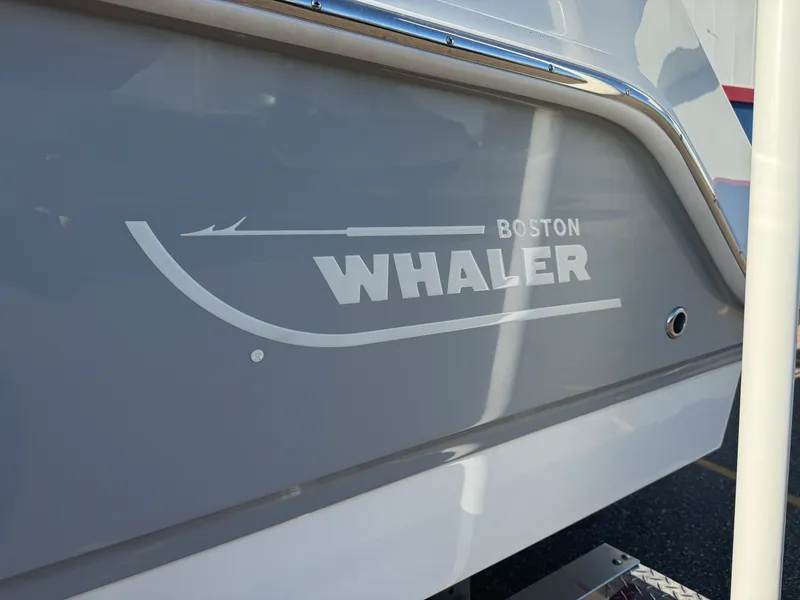 Slide: The Image of Boston Whaler 240 Vantage 2025 - 3