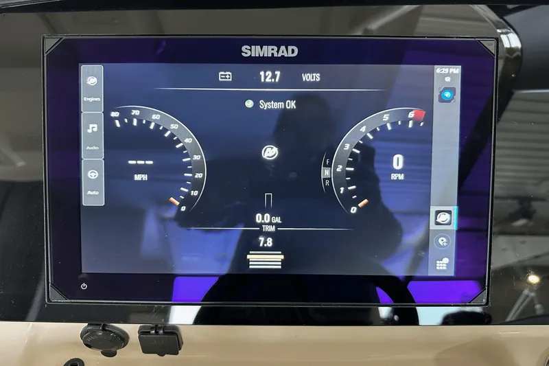 Slide: The Image of Boston Whaler 240 Vantage 2025 - 74