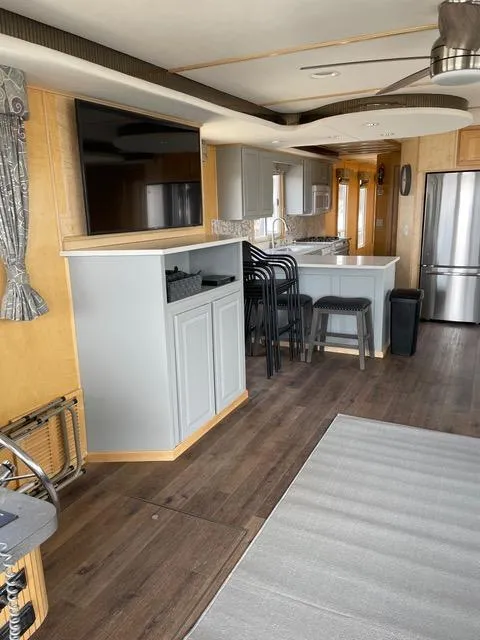 Slide: The Image of Interior of 2003 Stardust Cruisers Summer Haven Trip 33 houseboat with modern kitchen. - 42
