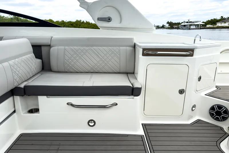 Slide: The Image of Sea Ray SDX 290 Outboard 2026 - 9