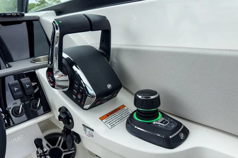 Slide: The Image of Sea Ray SDX 290 Outboard 2026 - 13