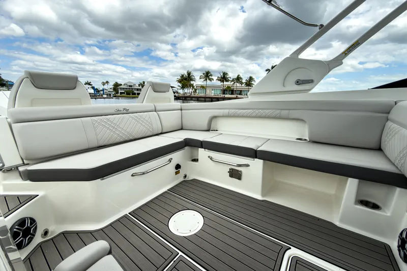 Slide: The Image of Sea Ray SDX 290 Outboard 2026 - 7