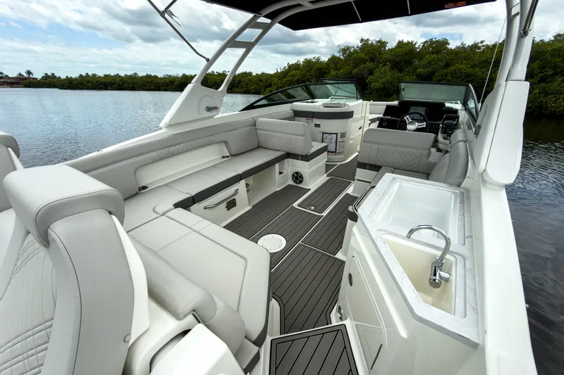 Slide: The Image of Sea Ray SDX 290 Outboard 2026 - 6