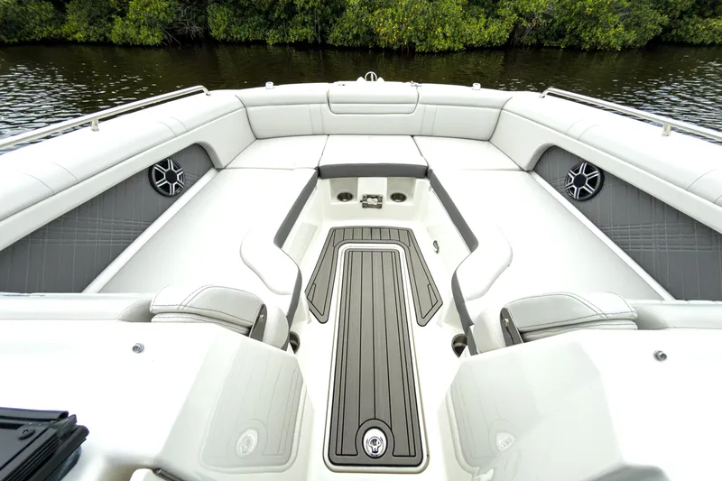 Slide: The Image of Sea Ray SDX 290 Outboard 2026 - 17