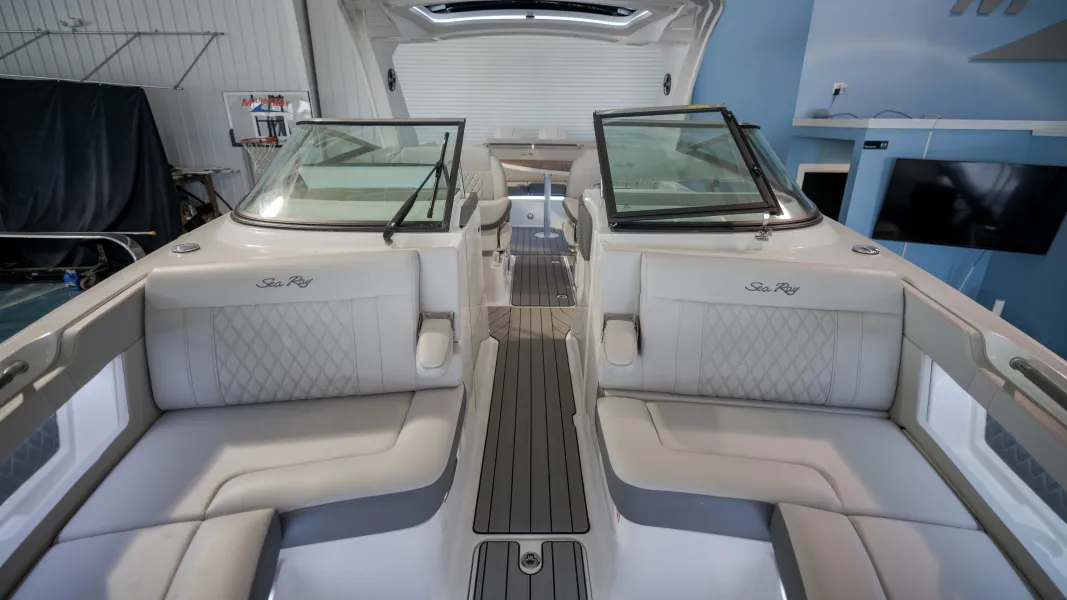 Slide: The Image of Sea Ray SLX 310 Outboard 2026 - 12