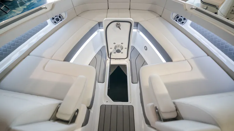 Slide: The Image of Sea Ray SLX 310 Outboard 2026 - 13