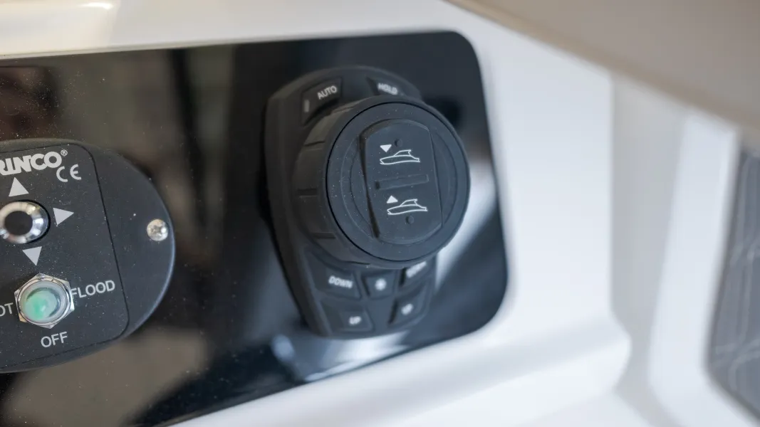 Slide: The Image of Sea Ray SLX 310 Outboard 2026 - 19