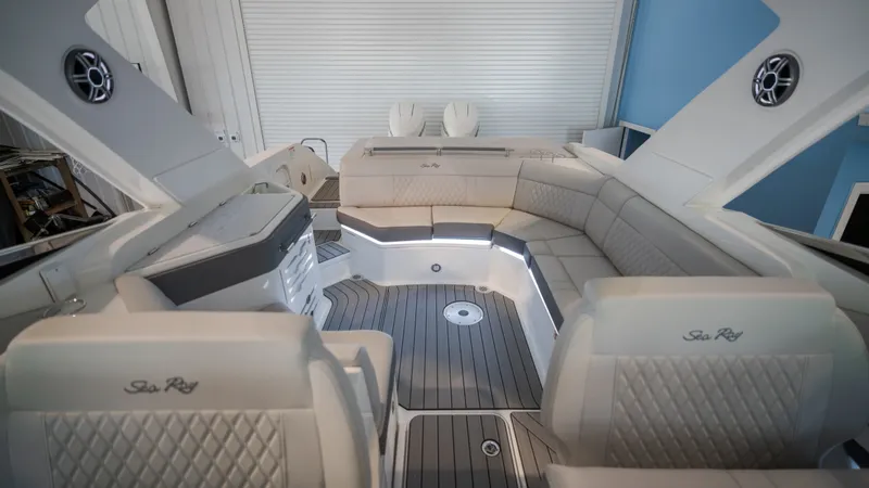 Slide: The Image of Sea Ray SLX 310 Outboard 2026 - 25