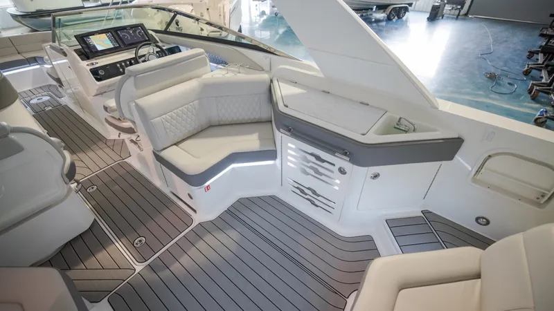 Slide: The Image of Sea Ray SLX 310 Outboard 2026 - 28
