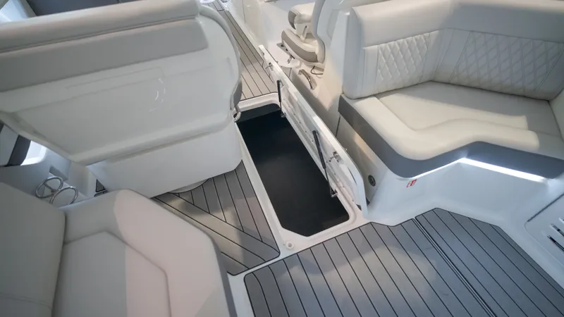 Slide: The Image of Sea Ray SLX 310 Outboard 2026 - 29