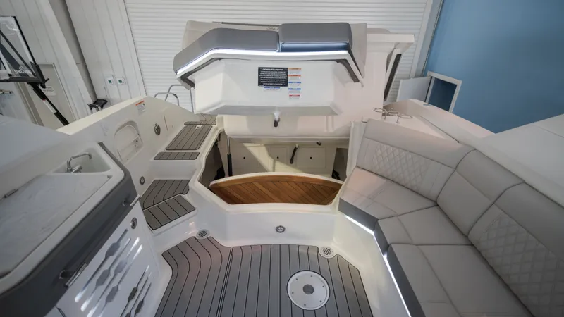 Slide: The Image of Sea Ray SLX 310 Outboard 2026 - 31
