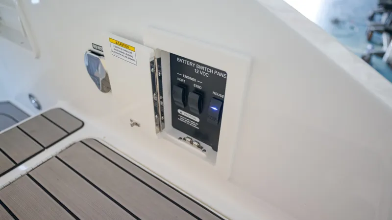 Slide: The Image of Sea Ray SLX 310 Outboard 2026 - 34