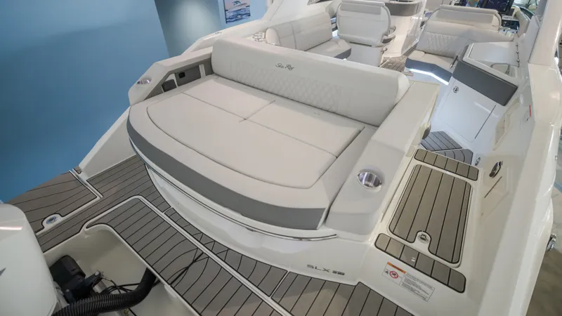 Slide: The Image of Sea Ray SLX 310 Outboard 2026 - 35