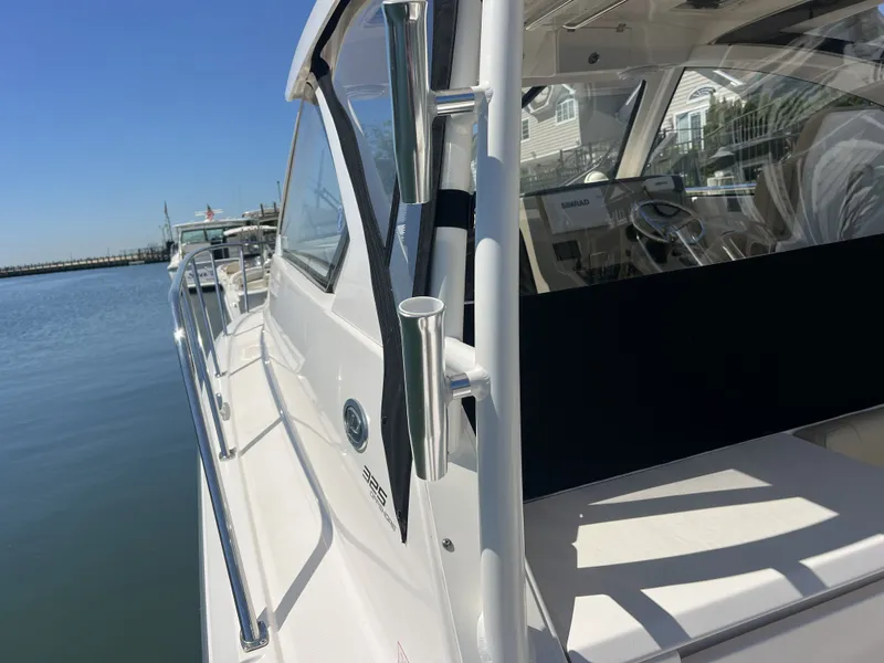 Slide: The Image of Pursuit 325 OS OFFSHORE 2015 - 13