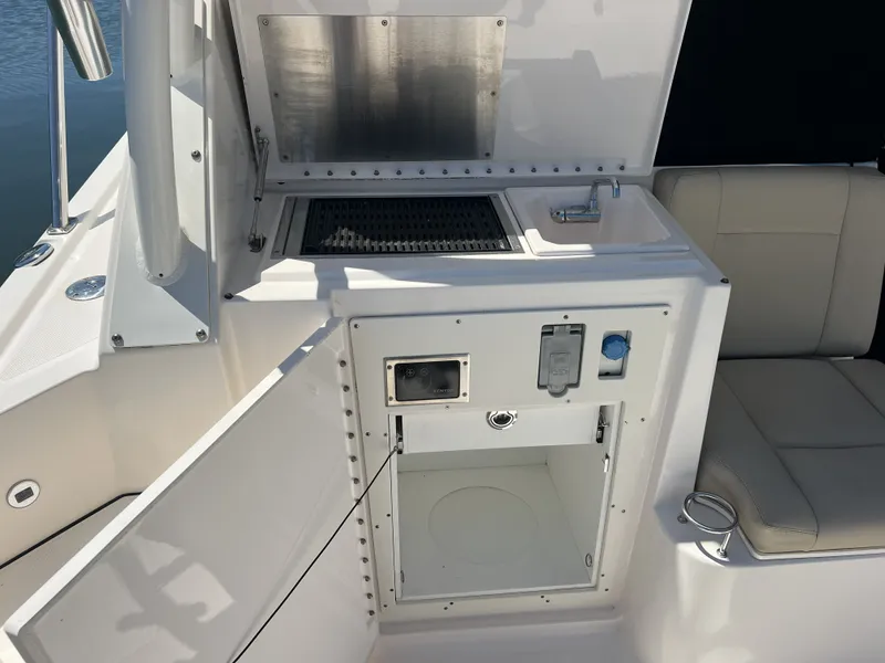 Slide: The Image of Pursuit 325 OS OFFSHORE 2015 - 14