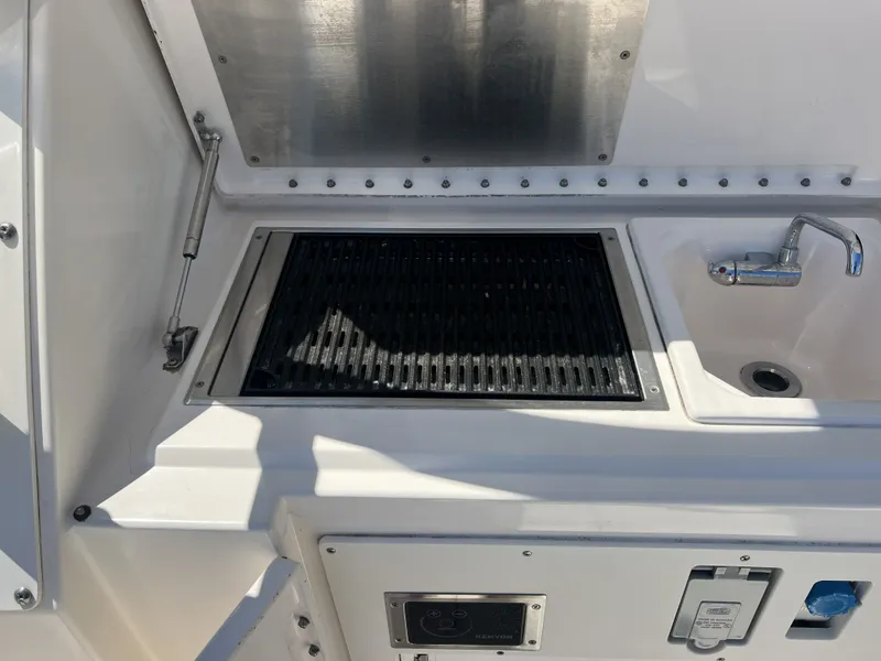Slide: The Image of Pursuit 325 OS OFFSHORE 2015 - 15