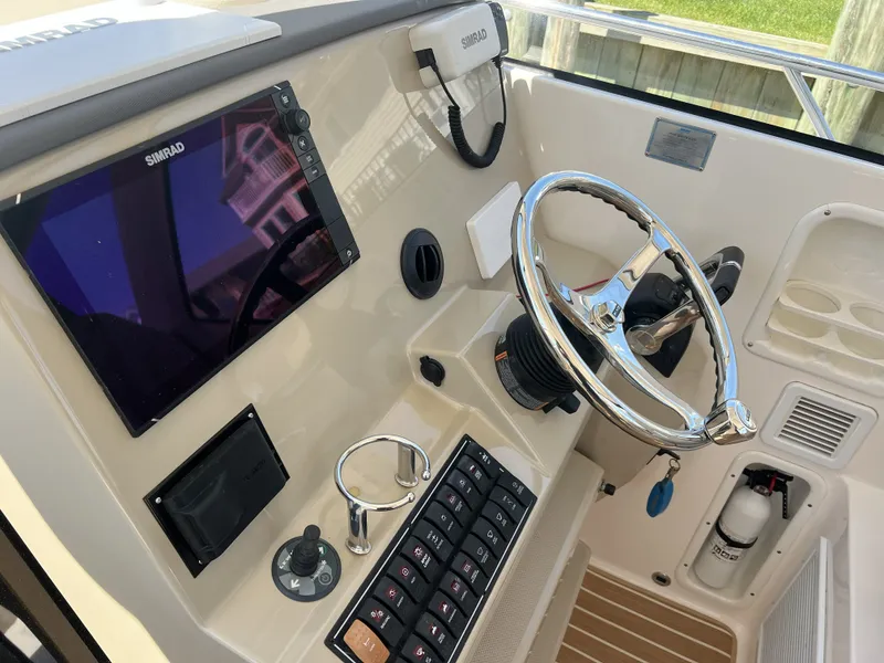 Slide: The Image of Pursuit 325 OS OFFSHORE 2015 - 18