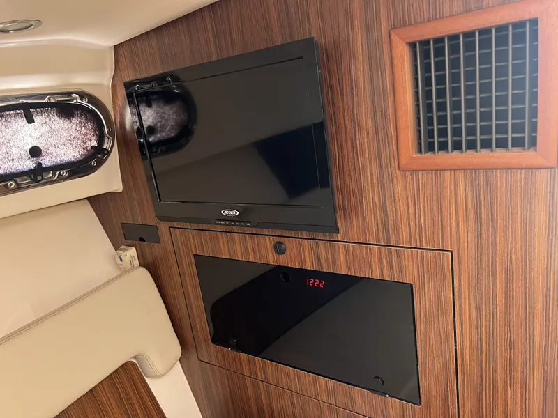 Slide: The Image of Pursuit 325 OS OFFSHORE 2015 - 29