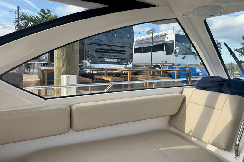 Slide: The Image of Pursuit 325 OS OFFSHORE 2015 - 3