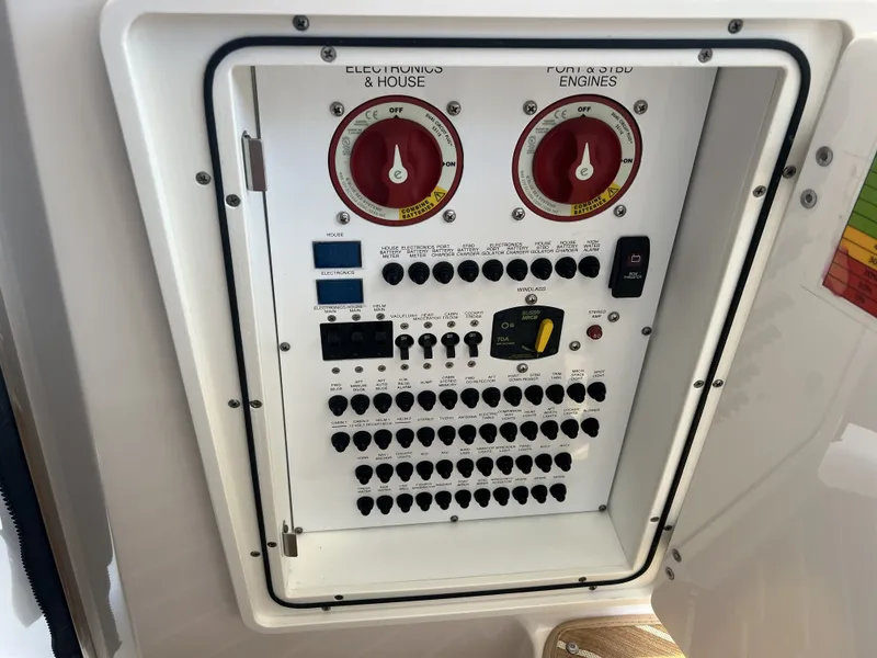 Slide: The Image of Pursuit 325 OS OFFSHORE 2015 - 31