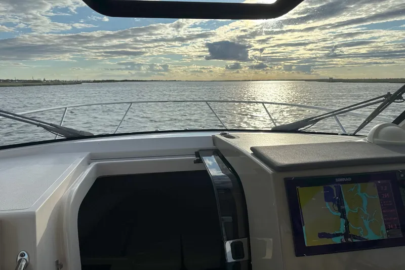 Slide: The Image of Pursuit 325 OS OFFSHORE 2015 - 4