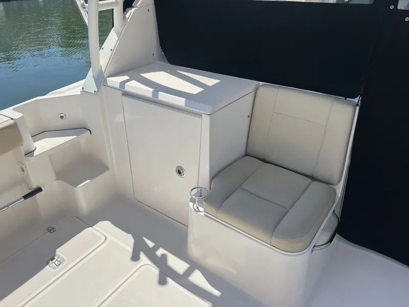 Slide: The Image of Pursuit 325 OS OFFSHORE 2015 - 9