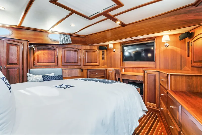 Slide: The Image of Hinckley Yachts TALARIA 55MY 2007 - 70