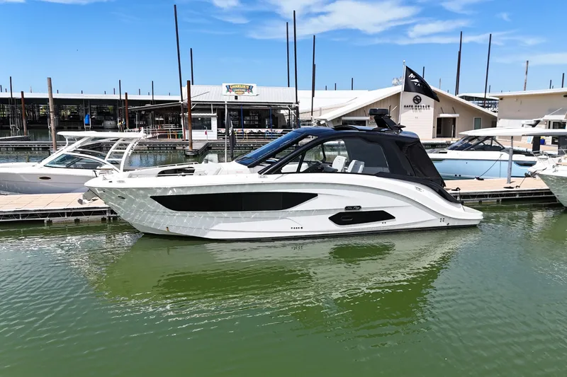 The Image of Sea Ray 370 SUNDANCER 2024 - 0