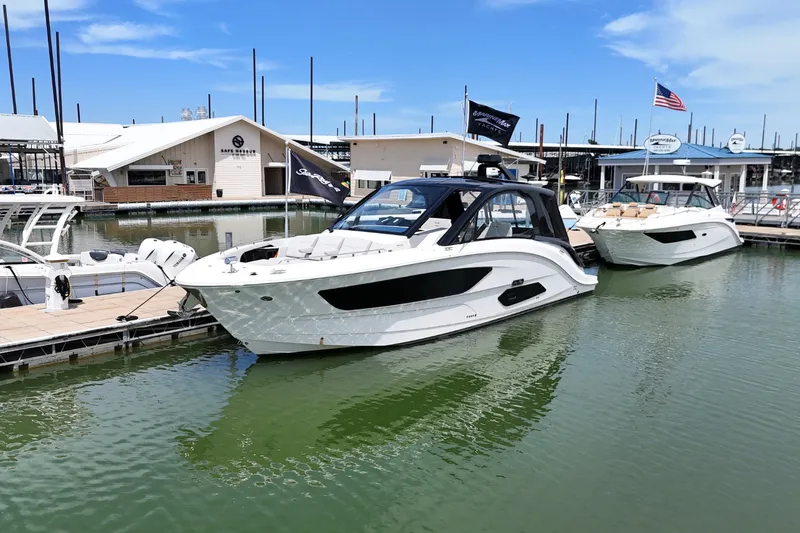 Slide: The Image of Sea Ray 370 SUNDANCER 2024 - 2