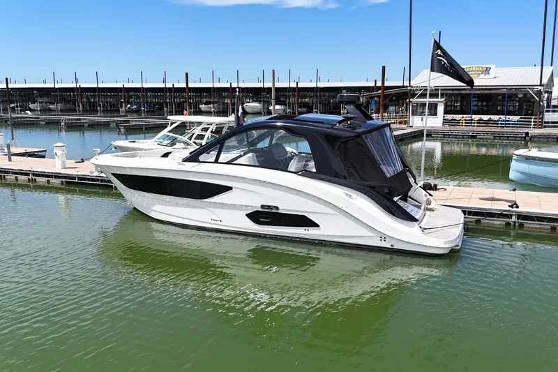 Slide: The Image of Sea Ray 370 SUNDANCER 2024 - 3