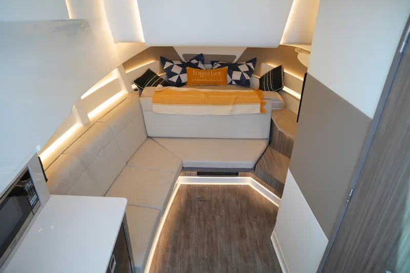 Slide: The Image of Sea Ray 370 SUNDANCER 2024 - 40
