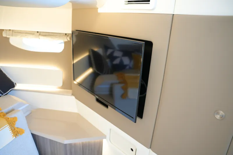 Slide: The Image of Sea Ray 370 SUNDANCER 2024 - 41
