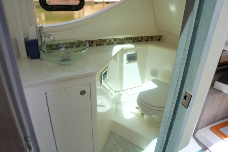 Slide: The Image of Sea Ray 370 SUNDANCER 2024 - 47