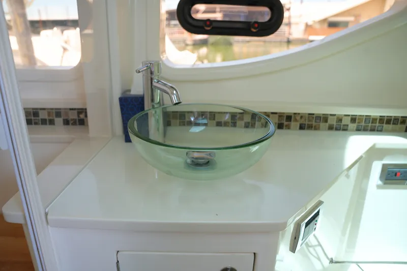 Slide: The Image of Sea Ray 370 SUNDANCER 2024 - 50